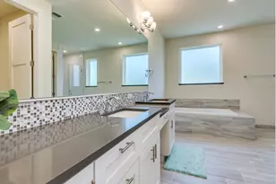 6412 Carson Rdg, Austin, TX 78741 - Photo 10