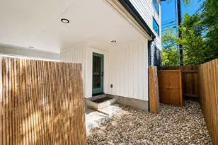 913 Duncan Ln, Austin, TX 78705 - Photo 4