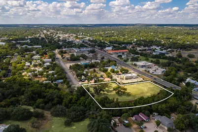 620 E San Antonio Street, Fredericksburg, TX 78624 - Photo 2