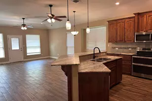 103 S Kanaio Dr, Bastrop, TX 78602 - Photo 4