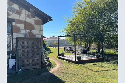204 Brewster Street, Florence, TX 76527 - Photo 22