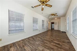 13817 Abrahamson Ct, Manor, TX 78653 - Photo 10