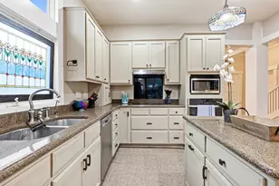 1211 Lexington St, Taylor, TX 76574 - Photo 12