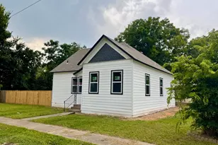 806 Central Ave, Cameron, TX 76520 - Photo 1