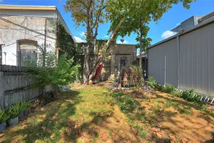 110 NE 2nd St, Smithville, TX 78957 - Photo 2