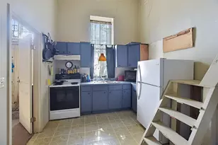 110 NE 2nd St, Smithville, TX 78957 - Photo 10