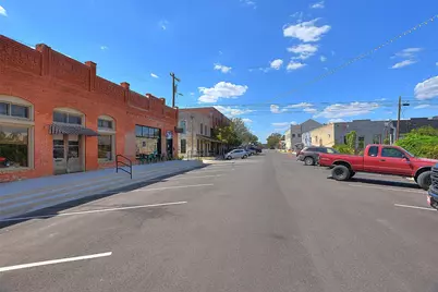 110 NE 2nd Street, Smithville, TX 78957 - Photo 4