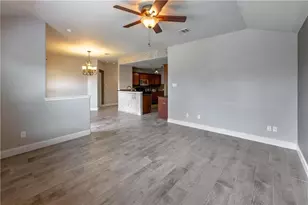 107 Creston St, Hutto, TX 78634 - Photo 10