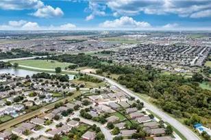 107 Creston St, Hutto, TX 78634 - Photo 34