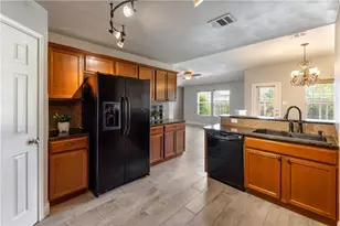 107 Creston St, Hutto, TX 78634 - Photo 14