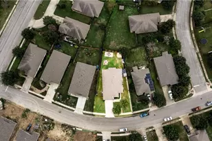 107 Creston St, Hutto, TX 78634 - Photo 26