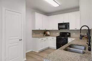 110 Carol Dr, Hutto, TX 78634 - Photo 6