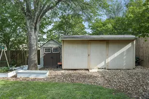 705 Palmer St, Rockdale, TX 76567 - Photo 22