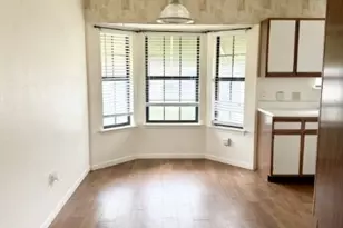 728 W San Antonio St, Lockhart, TX 78644 - Photo 6