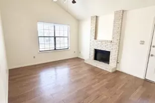 728 W San Antonio St, Lockhart, TX 78644 - Photo 2