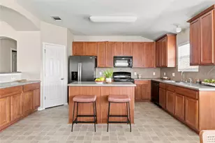 405 Bandara Woods Blvd, Elgin, TX 78621 - Photo 10
