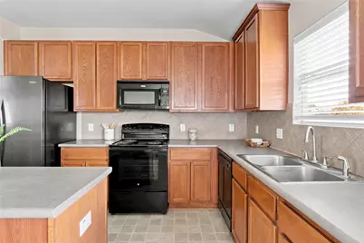 405 Bandara Woods Boulevard, Elgin, TX 78621 - Photo 12