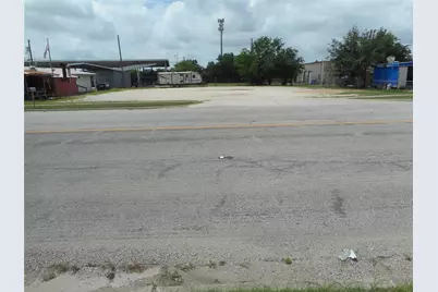 1107 W 2nd Street, Taylor, TX 76574 - Photo 6