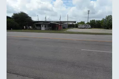 1107 W 2nd Street, Taylor, TX 76574 - Photo 4