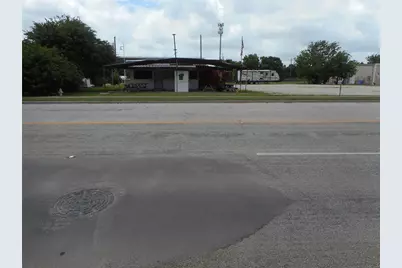 1107 W 2nd Street, Taylor, TX 76574 - Photo 4
