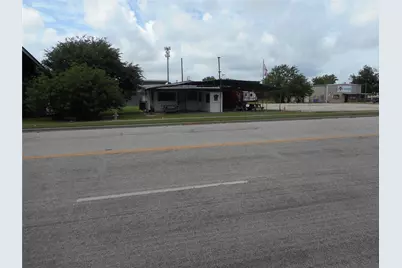 1107 W 2nd Street, Taylor, TX 76574 - Photo 2