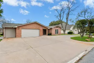 407 Olympia Fields St, Meadowlakes, TX 78654 - Photo 2