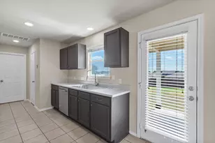 206 Killian Loop, Hutto, TX 78634 - Photo 12
