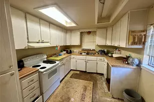 109 Wayside Dr, Elgin, TX 78621 - Photo 8