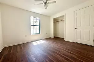 1105 E 3rd St, Austin, TX 78702 - Photo 14