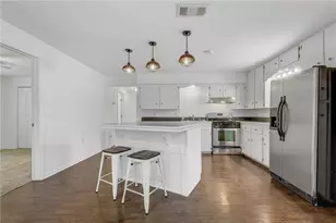 1105 E 3rd St, Austin, TX 78702 - Photo 6