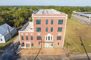 607 Lyons Ave, Schulenburg, TX 78956 - Photo 1