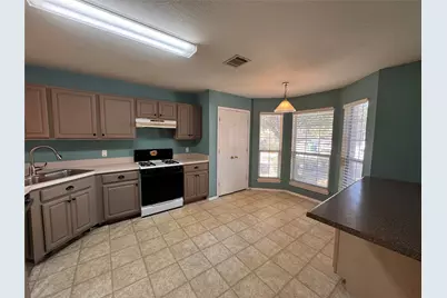 207 Wilderness Trail, Elgin, TX 78621 - Photo 4