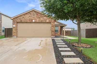 715 Estes Park, Taylor, TX 76574 - Photo 2