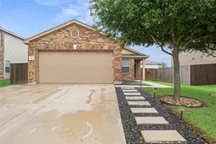 715 Estes Park, Taylor, TX 76574 - Photo 2
