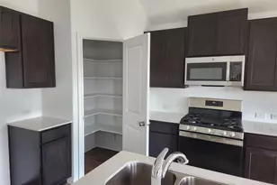 302 Sebring Cir, Hutto, TX 78634 - Photo 4