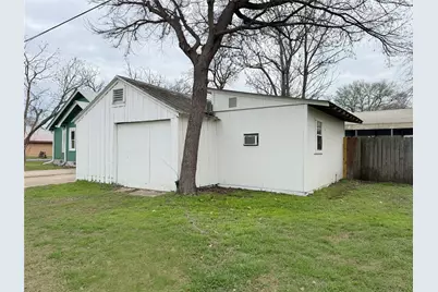 707 Bishop Street, Smithville, TX 78957 - Photo 36