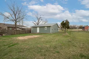 207 Harris St, Elgin, TX 78621 - Photo 6