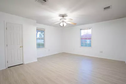 207 Harris Street, Elgin, TX 78621 - Photo 12