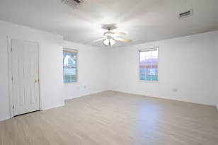207 Harris St, Elgin, TX 78621 - Photo 12