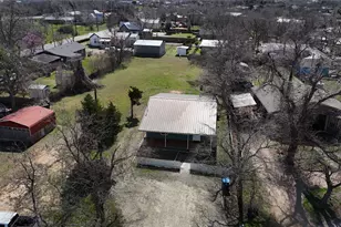 207 Harris St, Elgin, TX 78621 - Photo 18