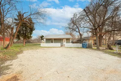 207 Harris Street, Elgin, TX 78621 - Photo 2