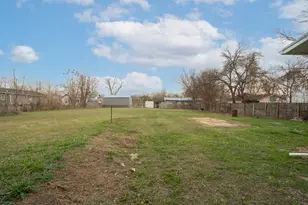 207 Harris St, Elgin, TX 78621 - Photo 4