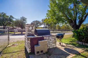 301 E Castlebriar Dr, Marble Falls, TX 78654 - Photo 10