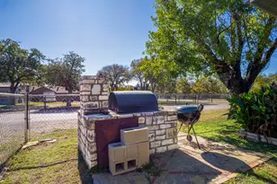 301 E Castlebriar Dr, Marble Falls, TX 78654 - Photo 10