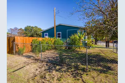 301 E Castlebriar Drive, Marble Falls, TX 78654 - Photo 4