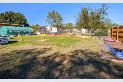 301 E Castlebriar Drive, Marble Falls, TX 78654 - Photo 4