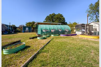 301 E Castlebriar Drive, Marble Falls, TX 78654 - Photo 14