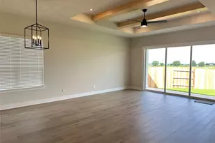 305 E Luna Blue Ln, Jarrell, TX 76537 - Photo 4