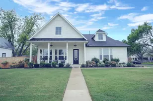 1215 Davis St, Taylor, TX 76574 - Photo 1