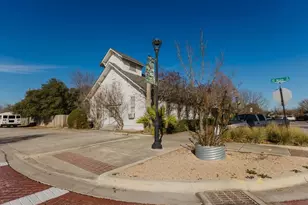 208 Farley St, Hutto, TX 78634 - Photo 36